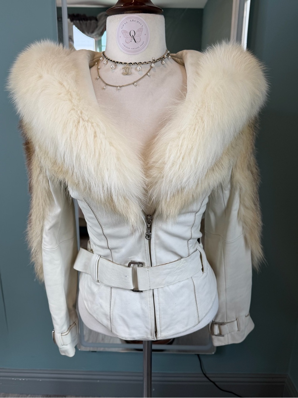 Vintage White Leather Oversized Fox Fur Collar Belted Jacket XS